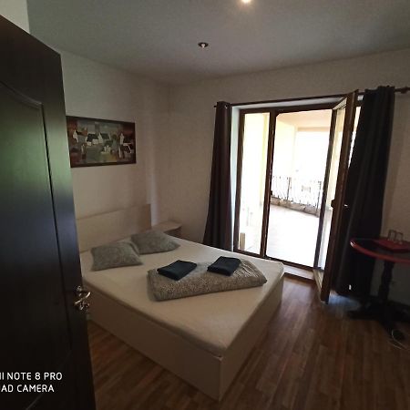 Quik Hotell Braşov Exteriör bild