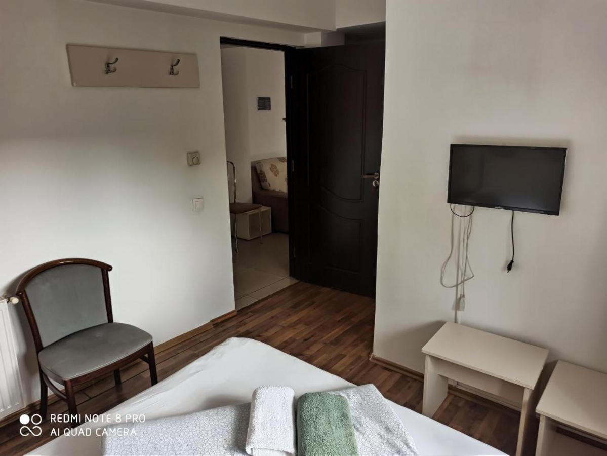 Quik Hotell Braşov Exteriör bild