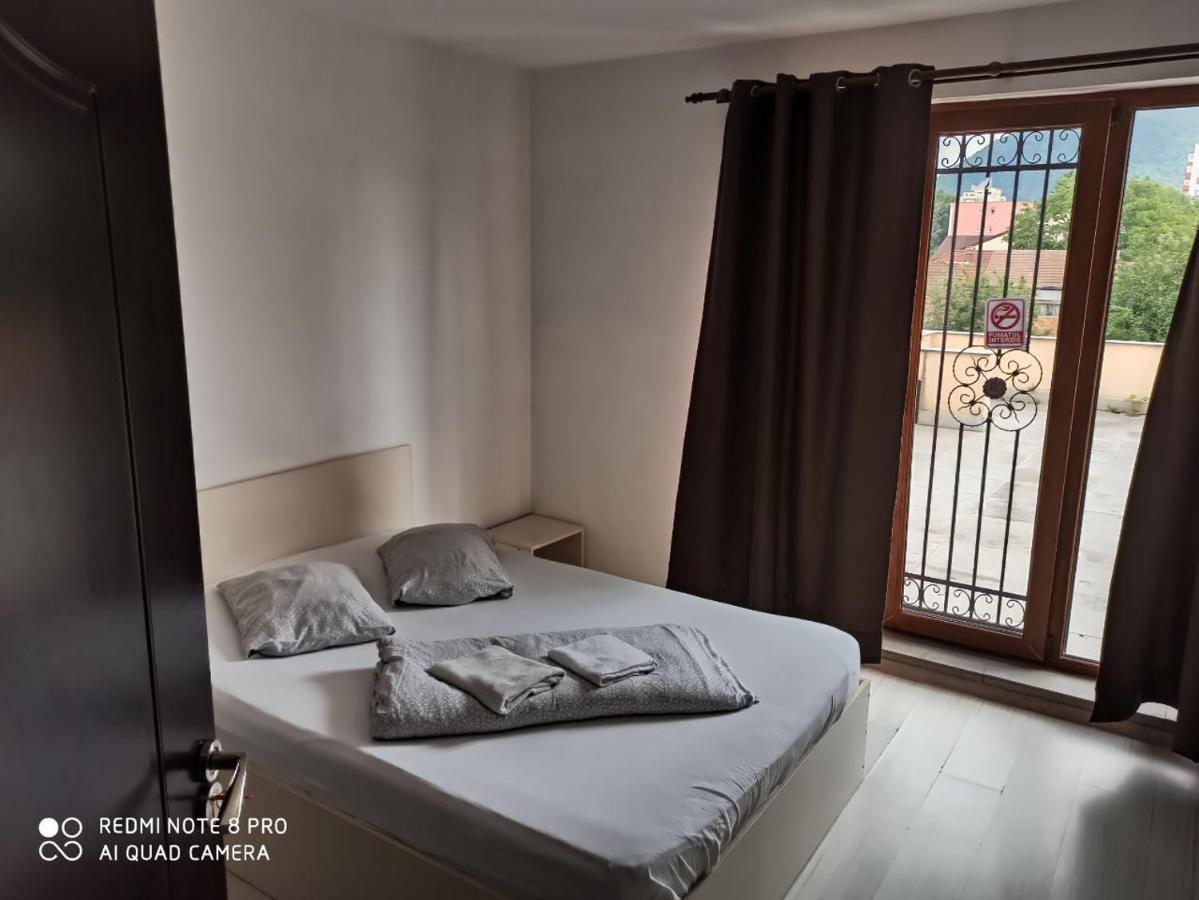 Quik Hotell Braşov Exteriör bild