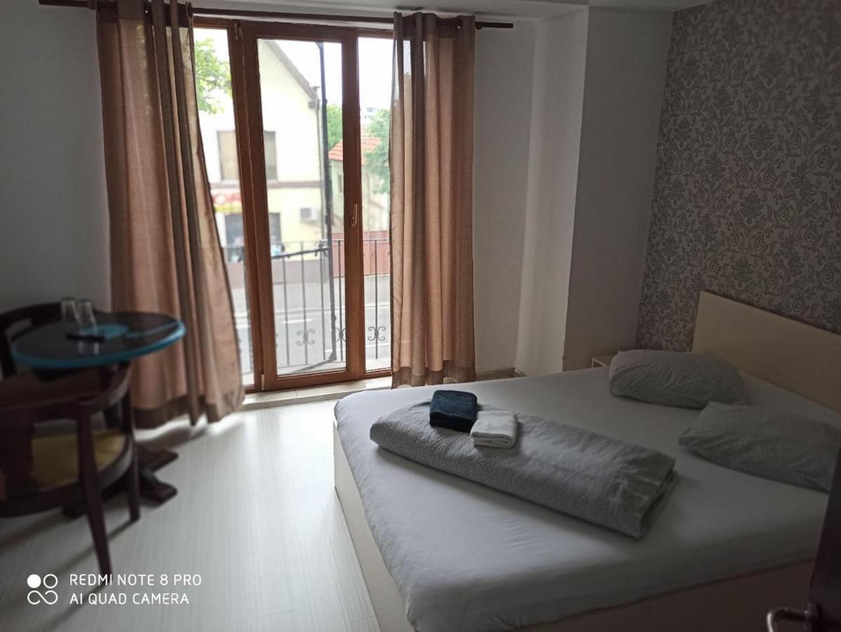 Quik Hotell Braşov Exteriör bild