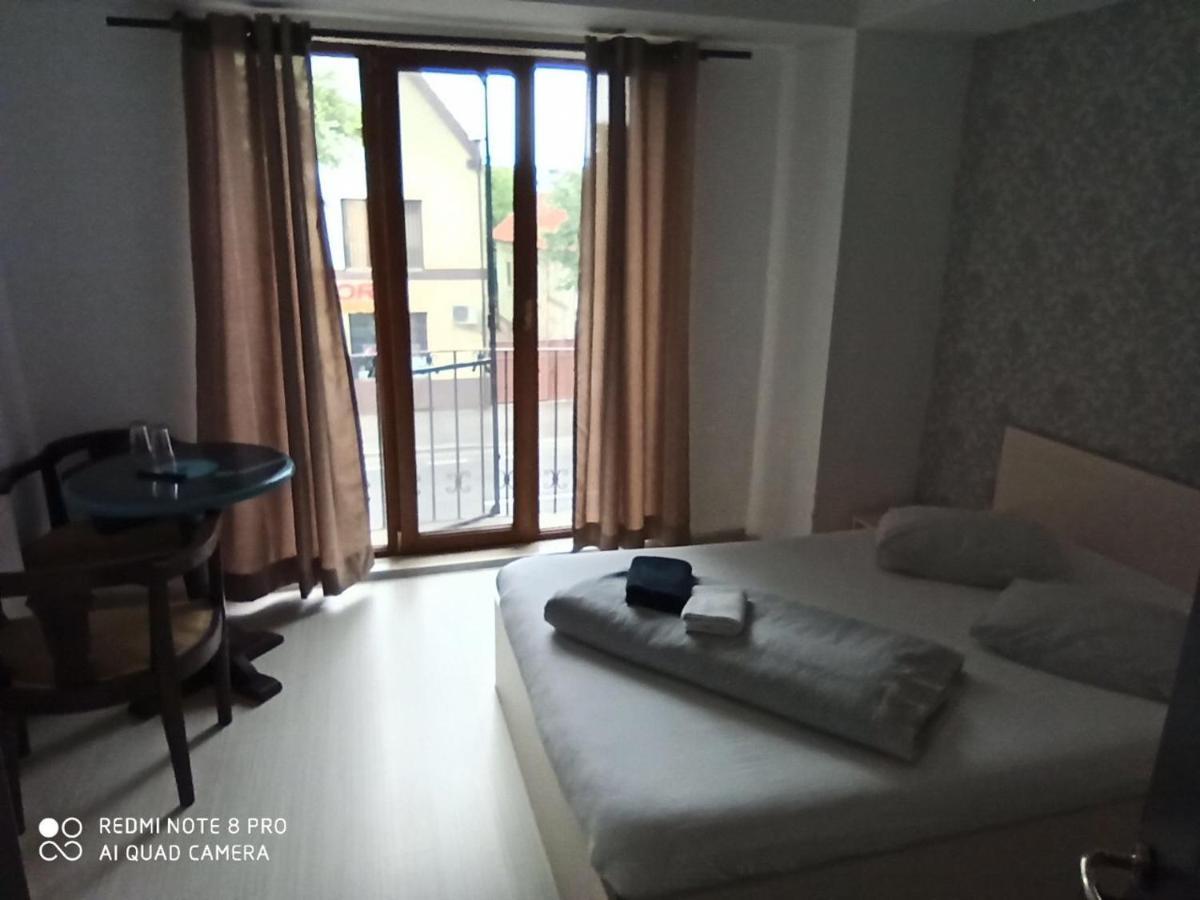 Quik Hotell Braşov Exteriör bild