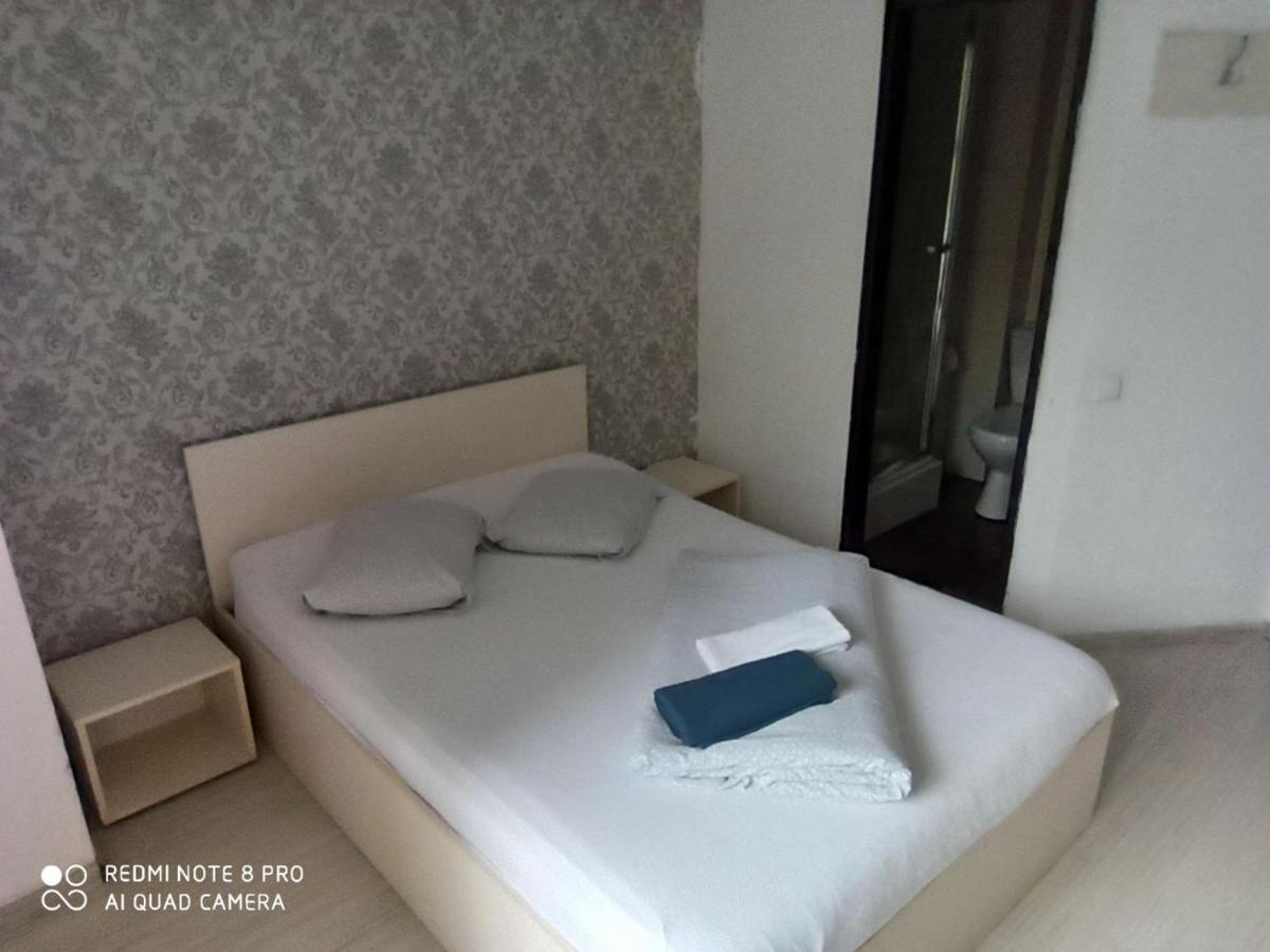 Quik Hotell Braşov Exteriör bild