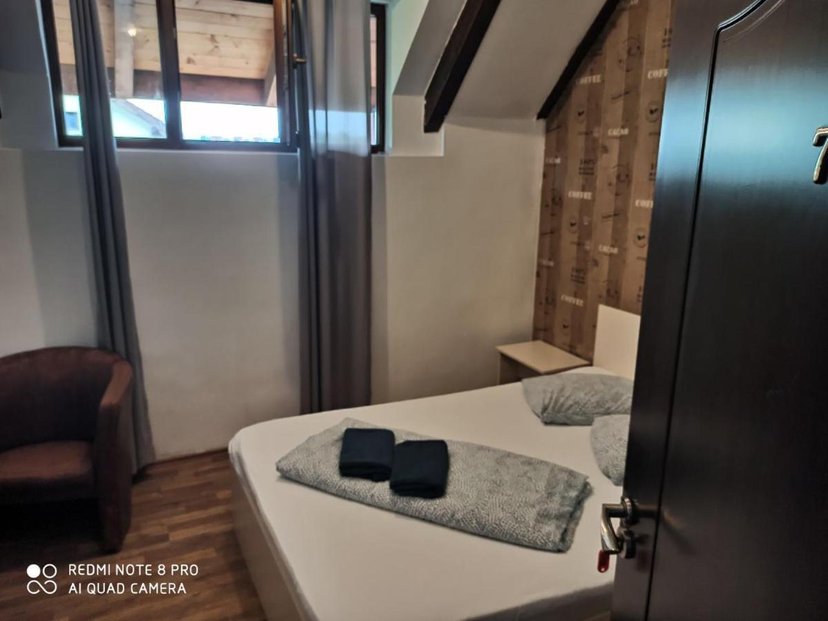 Quik Hotell Braşov Exteriör bild