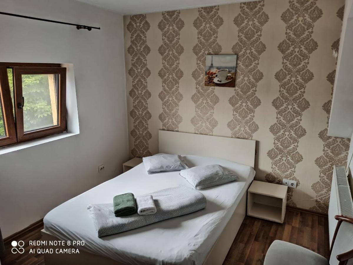 Quik Hotell Braşov Exteriör bild