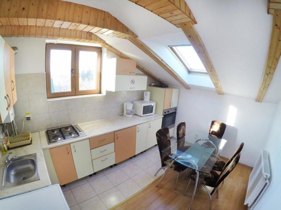 Quik Hotell Braşov Exteriör bild